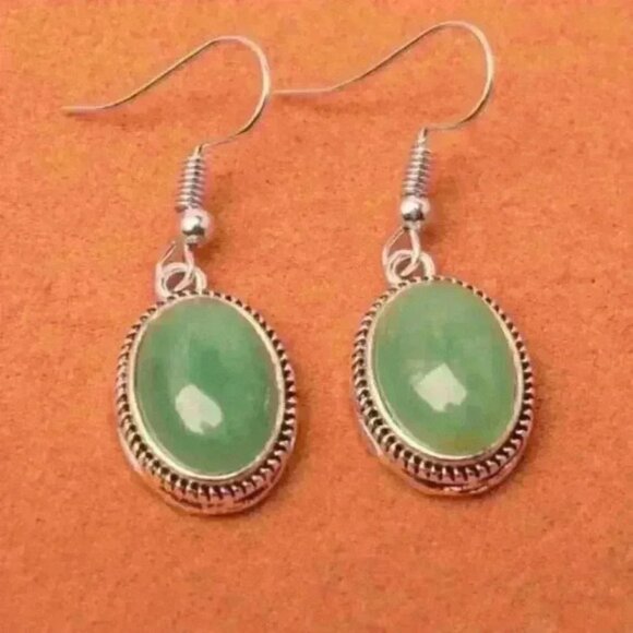 New Jade Oval Stone Earrings - Picture 2 of 3